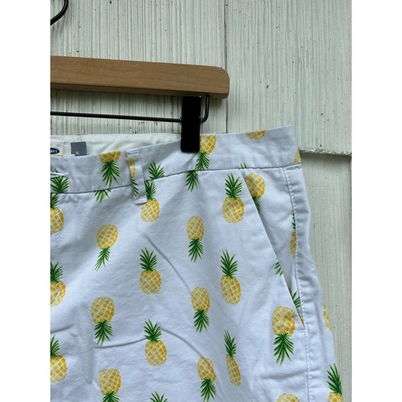 Old Navy Pineapple Print Shorts 14‎ - Picture 3 of 6